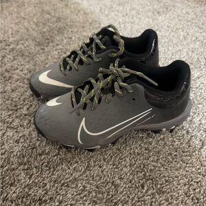 Nike Gray and Black Streamlined Sneakers